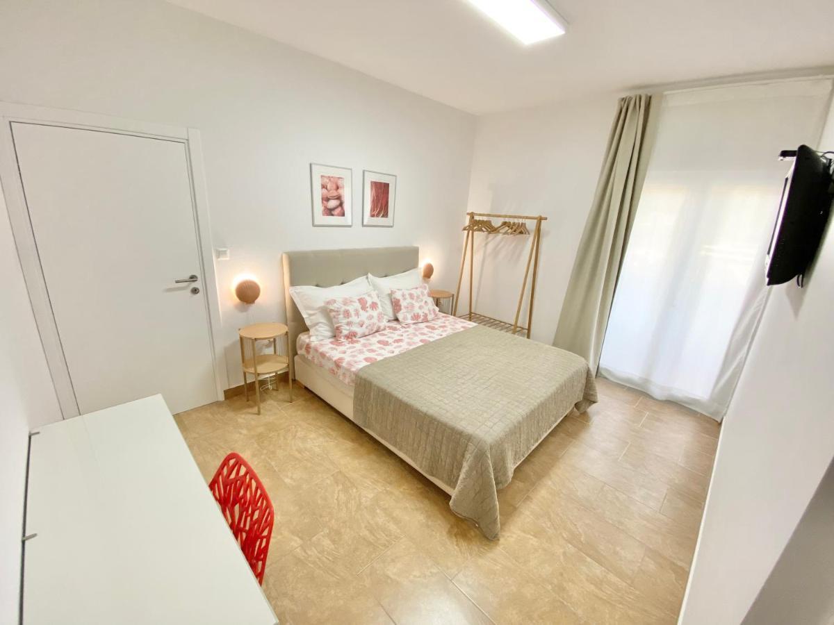 Mamma Mia Apartments-City Center Hvar Town Eksteriør billede