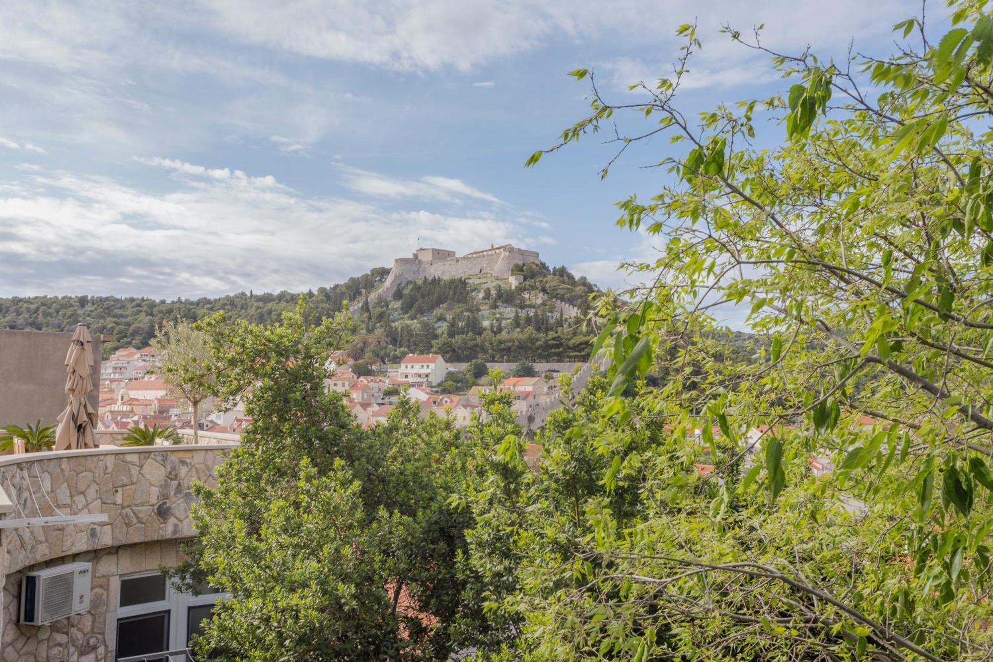 Mamma Mia Apartments-City Center Hvar Town Eksteriør billede
