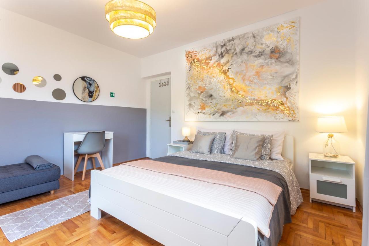 Mamma Mia Apartments-City Center Hvar Town Eksteriør billede